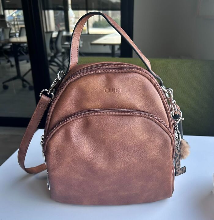 Versatile Elegance: Women's Leather Cluci Backpack Converts For Any Occasion!