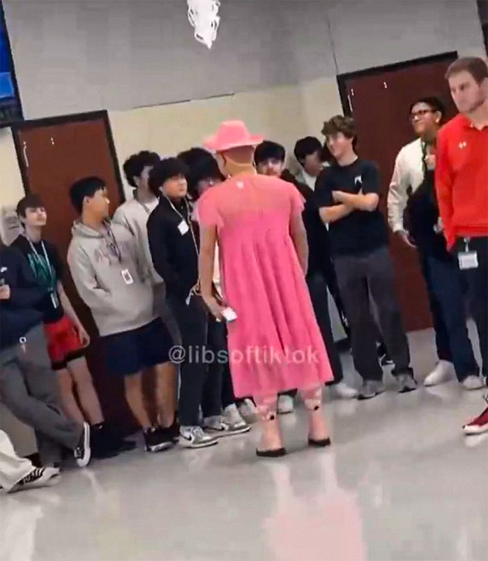 Texas Teacher Forced To Resign After Public Outrage For Spirit Day Outfit
