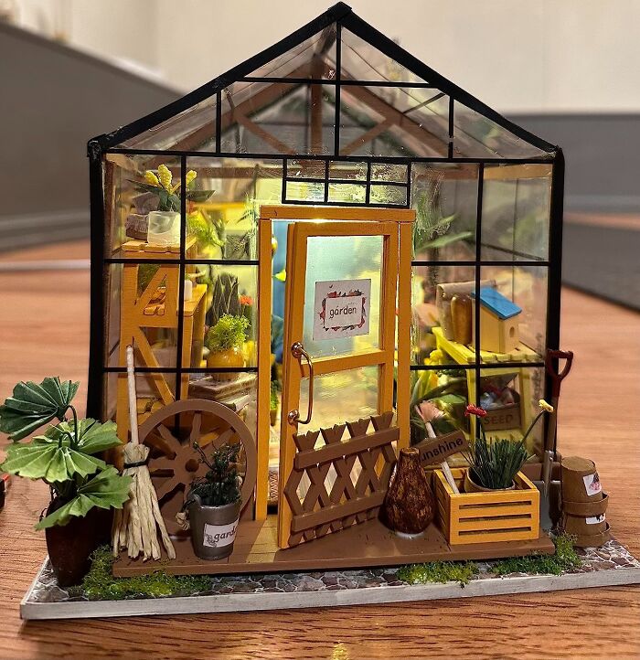 Spark Miniature Magic: Greenhouse Kit For The Artsy Soul In Your Life!