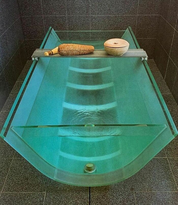 Glass Bathtub Designed By Masakazu Bokura For Issey Miyake’s Apartment (1994)