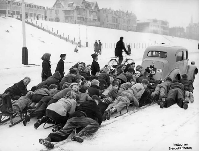 Snow Fun In The Old Days - Grabbing The Rear Bumper When Sledding - Many People Had Fun!