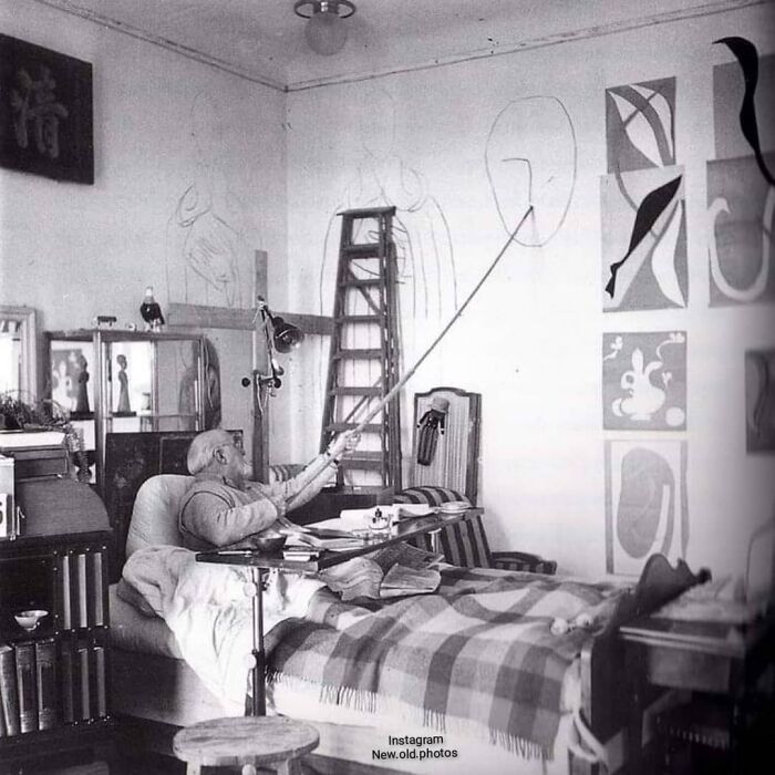 In 1949, Bedridden French Artist Matisse Used His Apartment In The Hôtel Régina In Cimiez, To Prepare Designs For The Chapel Of Rosary In Vence , Which Was Of Similar Size