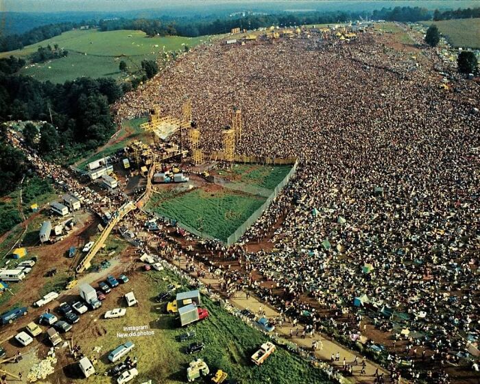 Vista aérea de más de 400,000 personas en Woodstock , 1969
