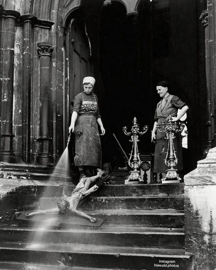 Día de limpieza en la iglesia, Leipzig, Alemania, 1920 aprox.