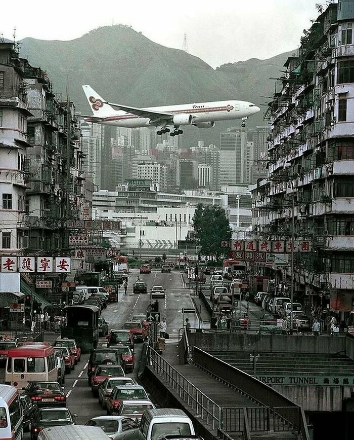 Kai Tak Airport In Hong Kong Closed Its Runways On July 1998, Leaving Behind A Legacy Of Aviation Challenges - Plane Making A Jaw-Dropping 45-Degree Turn