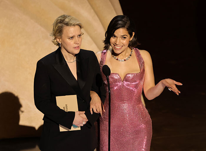 Kate Mckinnon Discovers She’s Been Sending “Tasteful Nudes” To Steven Spielberg At The 2024 Oscars