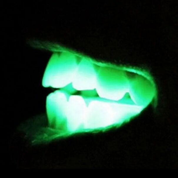 Halloween-Luminous-Led-Teeth-Paste-Fidget-Spinner-Tooth-Glowing-Sticks-Bar-Club-Fluorescent-Lamp-Christmas-Glow.jpg