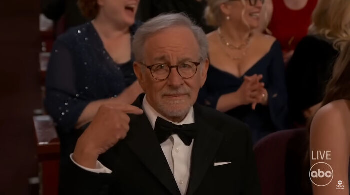 Kate Mckinnon Discovers She’s Been Sending “Tasteful Nudes” To Steven Spielberg At The 2024 Oscars Kate Mckinnon Discovers She’s Been Sending “Tasteful Nudes” To Steven Spielberg At The 2024 Oscars