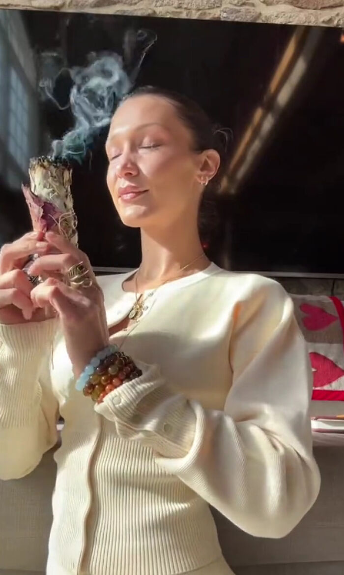 Bella Hadid's Over-The-Top Morning Routine With Cocktail Of Pills, Sage Cleanse Baffles Internet Bella Hadid's Over-The-Top Morning Routine With Cocktail Of Pills, Sage Cleanse Baffles Internet