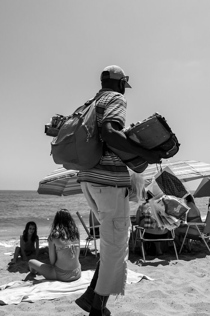 Sun, Sand, And Salesmen: 40 Pictures Of 'Looky Looky' Men And Other Beach Scenes