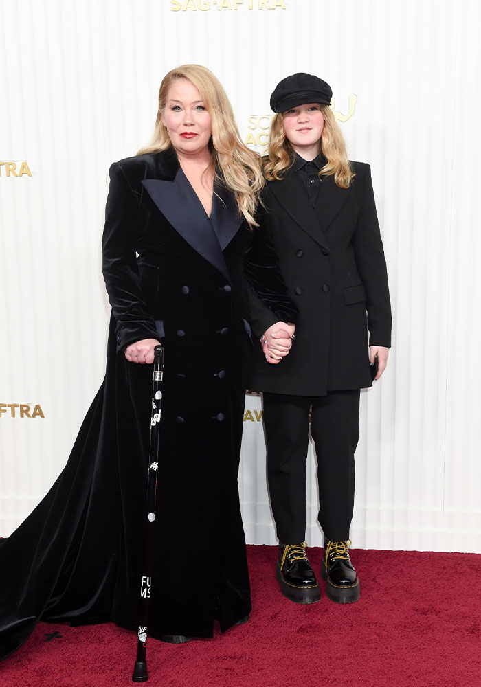 “Dead To Me” Star Christina Applegate Details Her Painful Experience With Multiple Sclerosis “Dead To Me” Star Christina Applegate Details Her Painful Experience With Multiple Sclerosis