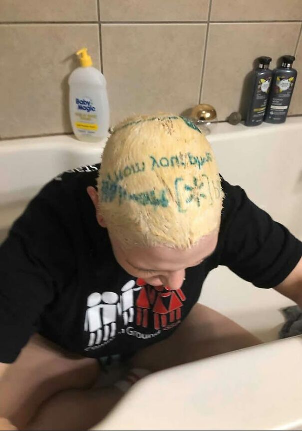 Using-a-Walmart-bag-when-bleaching-hair-65e7bd3727874.jpg