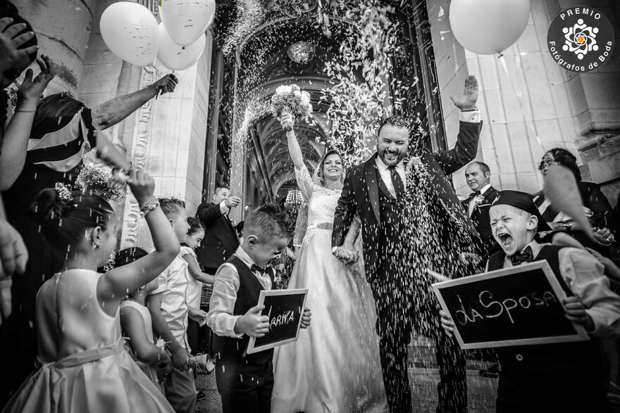 Here Comes The Bride And The Groom Photo By Simona Cancelli