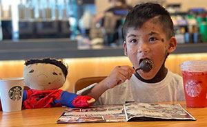 30 Dolls That This Woman Created For Kids With Rare Conditions To Feel Included And Represented