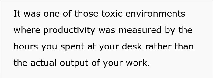 "What Are You Doing?": Boss Shocked Employee Just Reads Book After Being Asked To Stay Late "What Are You Doing?": Boss Shocked Employee Just Reads Book After Being Asked To Stay Late