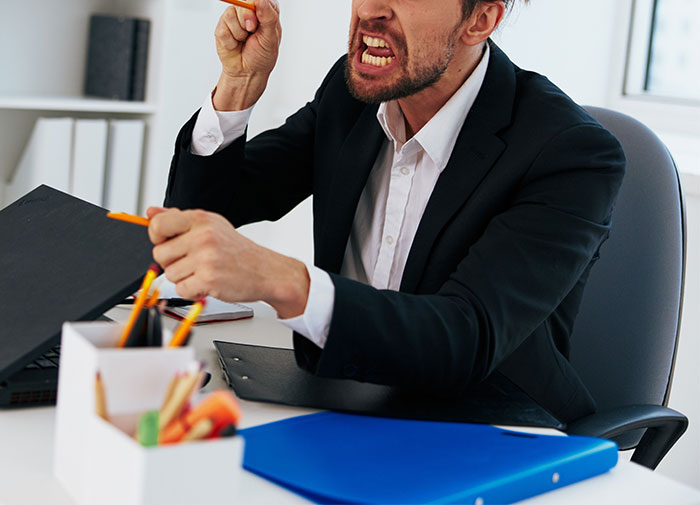 Jerk Boss Mocks Employee For Taking First Half A Day Off In 10 Months, It Backfires Jerk Boss Mocks Employee For Taking First Half A Day Off In 10 Months, It Backfires