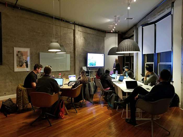 Jerk Boss Mocks Employee For Taking First Half A Day Off In 10 Months, It Backfires Jerk Boss Mocks Employee For Taking First Half A Day Off In 10 Months, It Backfires