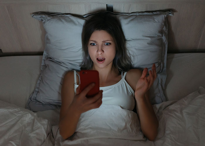 Woman Gets Upset When Her Boyfriend Can’t Stay Up At 3AM To Console Her Woman Gets Upset When Her Boyfriend Can’t Stay Up At 3AM To Console Her