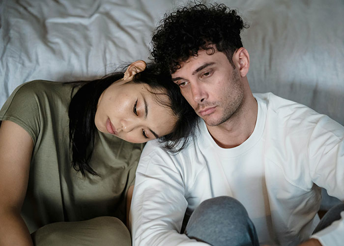 Woman Gets Upset When Her Boyfriend Can’t Stay Up At 3AM To Console Her