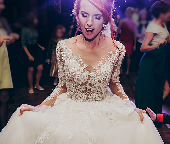 Woman Asks If Her Dress Was Really Inappropriate After Bride Makes A Scene Woman Asks If Her Dress Was Really Inappropriate After Bride Makes A Scene