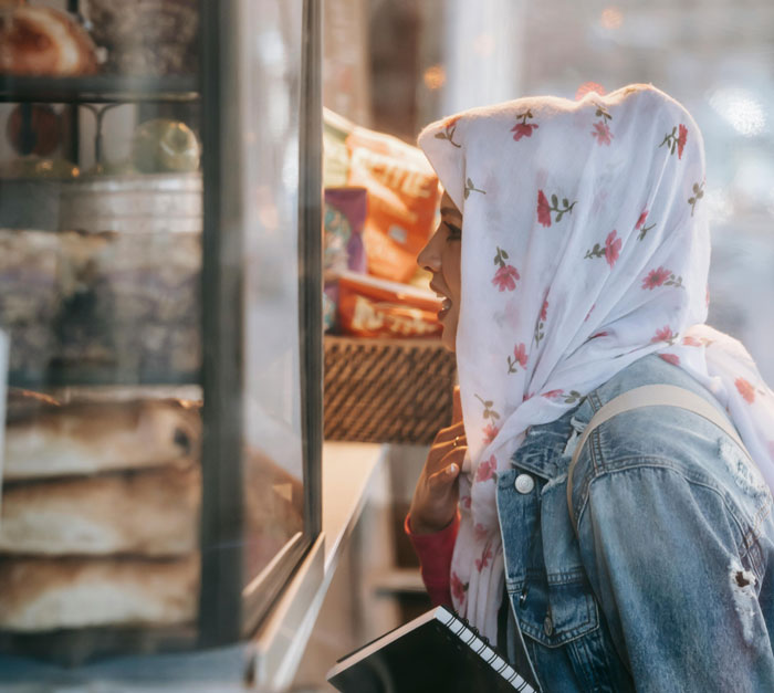 Scotland’s Honesty Cake Fridge Goes Viral, Has People Listing Other Similar Fridges Around The World Scotland’s Honesty Cake Fridge Goes Viral, Has People Listing Other Similar Fridges Around The World