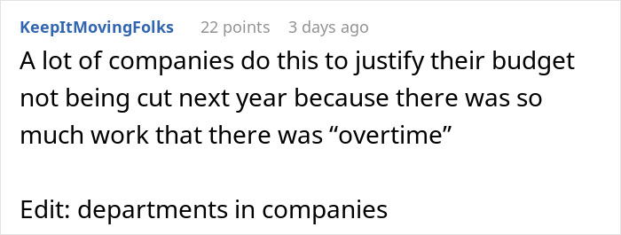 "What Are You Doing?": Boss Shocked Employee Just Reads Book After Being Asked To Stay Late "What Are You Doing?": Boss Shocked Employee Just Reads Book After Being Asked To Stay Late