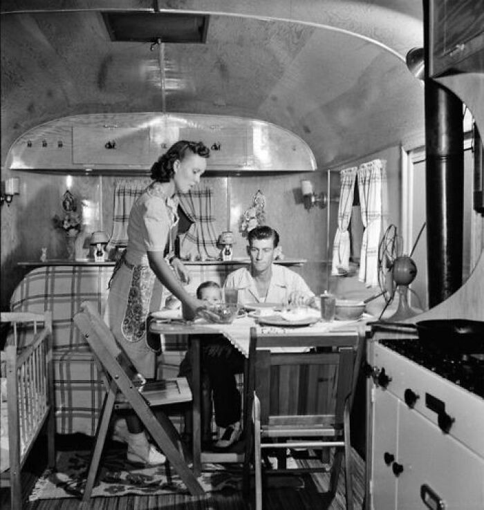 Familia viviendo en un trailer en Maryland, 1943