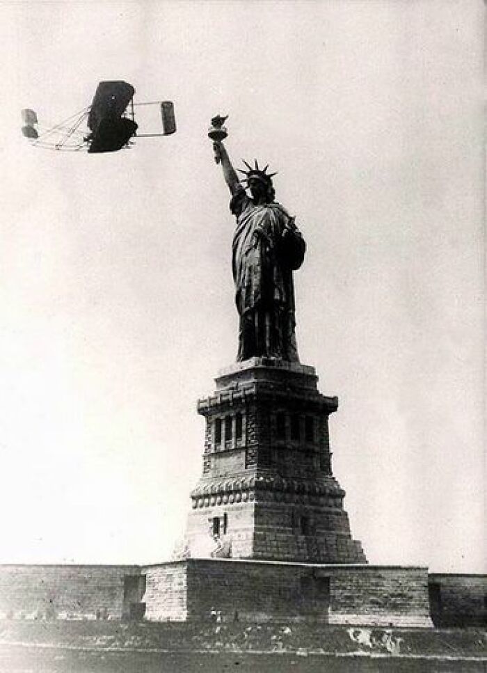 Wilbur Wright volando alrededor de la Estatua de la Libertad, 1909