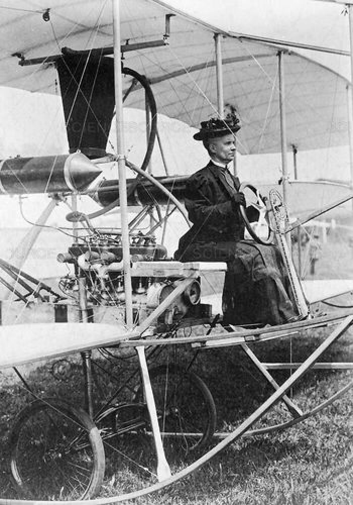 E. Lilian Todd, inventora autodidacta, considerada la 1ª mujer que diseñó y construyó su propio aeroplano, 1909