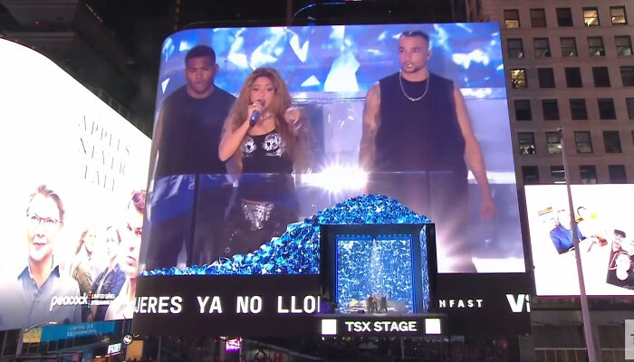 Shakira Invited Fans To Times Square For Surprise Concert Just Hours Before It Kicked Off, 40,000 Attended