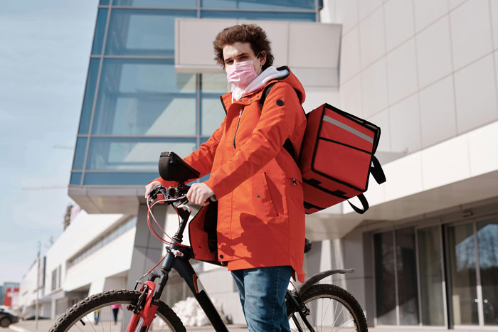 Delivery Driver Threw A Tantrum At Woman’s Door Because She Refused To Come Out To Take Her Order Delivery Driver Threw A Tantrum At Woman’s Door Because She Refused To Come Out To Take Her Order