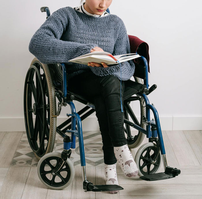 Entitled Mom Expects Person In Wheelchair To Walk So She Can Park Her Stroller, Gets Laughed At Entitled Mom Expects Person In Wheelchair To Walk So She Can Park Her Stroller, Gets Laughed At