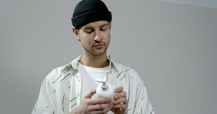 Young Men, Teen Boys Ride The No-Shampoo Trend Despite Experts Saying There Are Risks