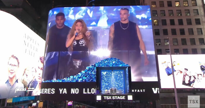 Shakira Invited Fans To Times Square For Surprise Concert Just Hours Before It Kicked Off, 40,000 Attended
