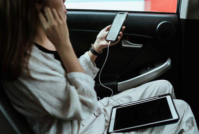 Woman Tries To Scam Uber Driver, He Maliciously Complies With Free Ride Woman Tries To Scam Uber Driver, He Maliciously Complies With Free Ride