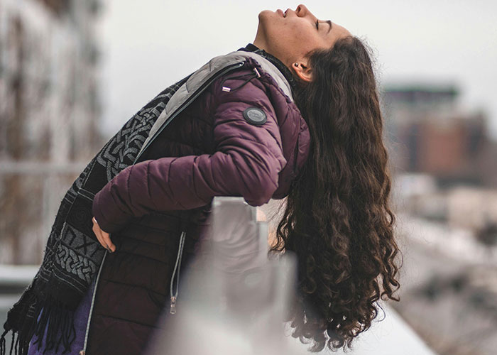 Woman Is Stunned When A Friend Asks Her To Cut Off Her Hair, Claiming It Reminds Her Of Her Trauma Woman Is Stunned When A Friend Asks Her To Cut Off Her Hair, Claiming It Reminds Her Of Her Trauma