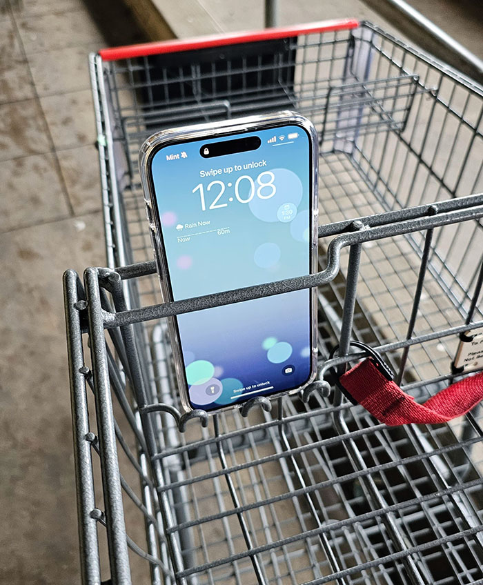 This Shopping Cart Has A Phone Holder At H-E-B Supermarket