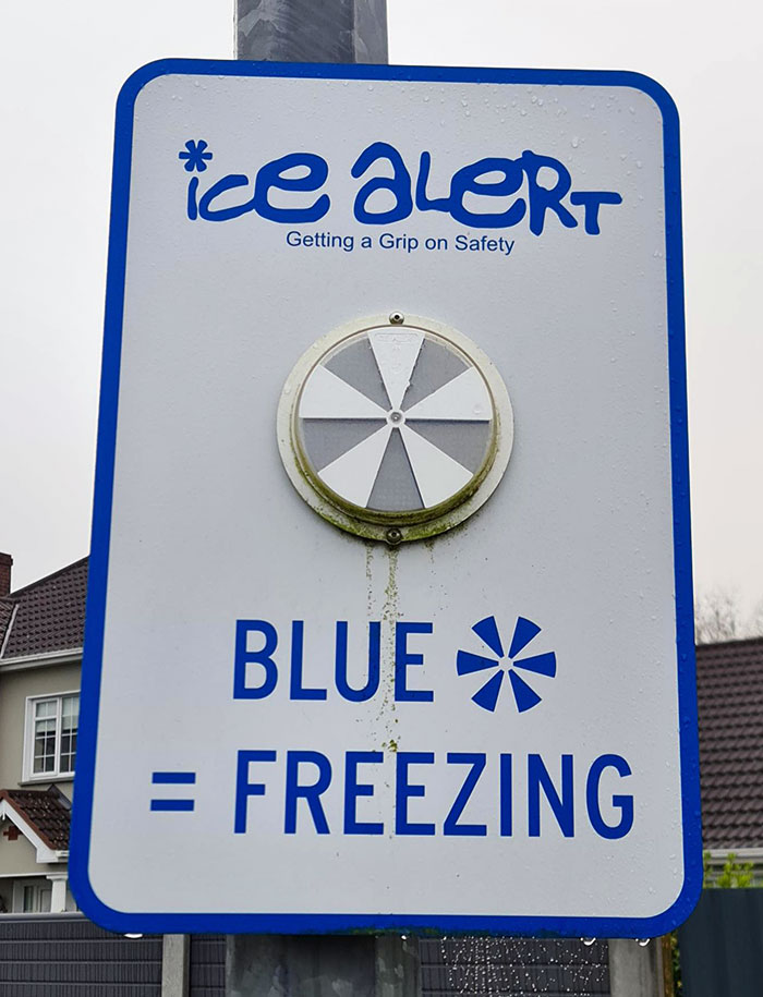 This Ice Alert That Turns Blue When It's Freezing