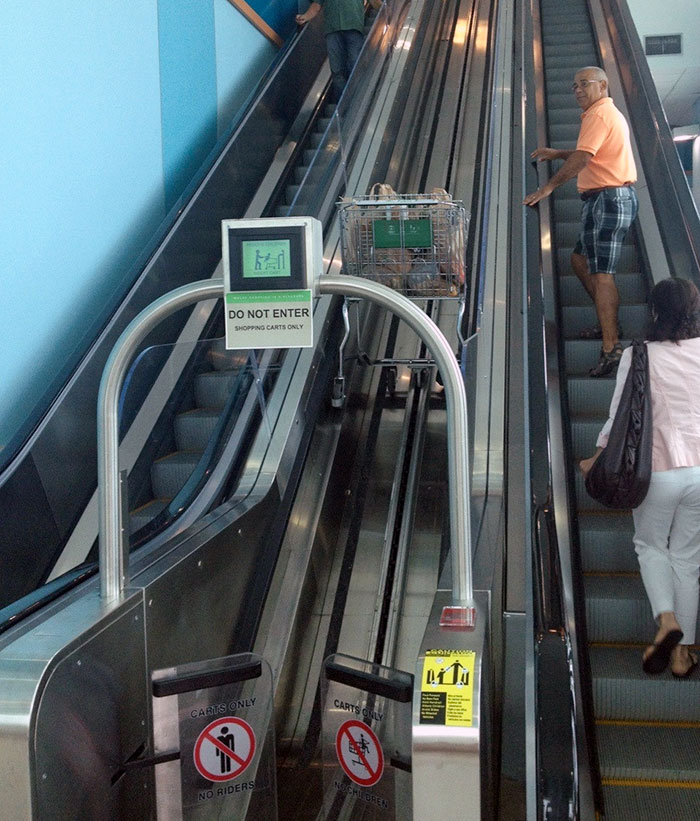 Escaleras automáticas separadas para el carro de la compra