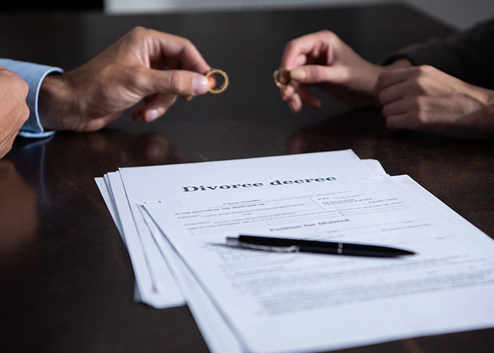 Wife Insists On Becoming A Housewife, Is Shocked Husband Wants Divorce Wife Insists On Becoming A Housewife, Is Shocked Husband Wants Divorce