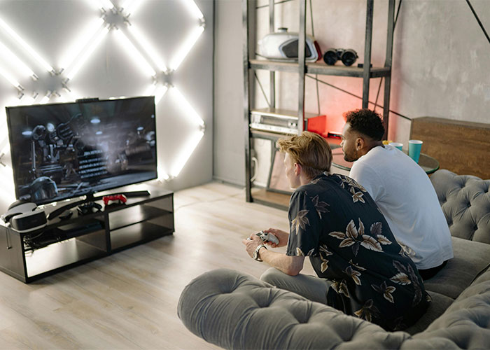 Man Demands Wife Stop Breastfeeding Their Baby In Front Of His Mates, Is Told To ‘Shut Up’ Man Demands Wife Stop Breastfeeding Their Baby In Front Of His Mates, Is Told To ‘Shut Up’