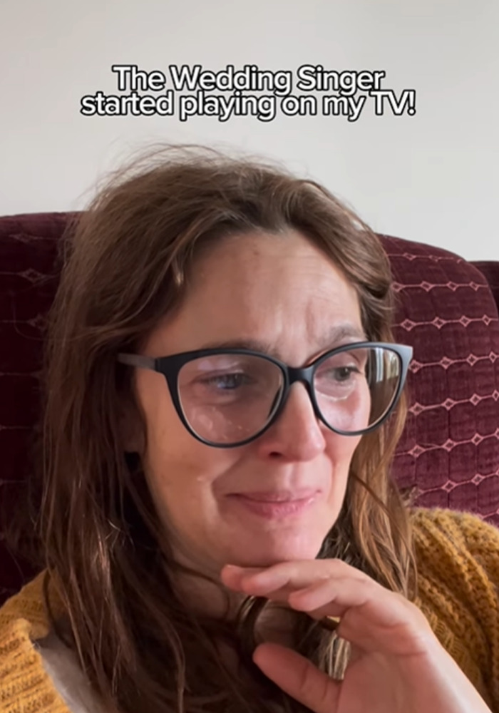 Drew Barrymore’s Home Is Going Viral For How “Normal” It Is Despite Her $125-Million Fortune Drew Barrymore’s Home Is Going Viral For How “Normal” It Is Despite Her $125-Million Fortune