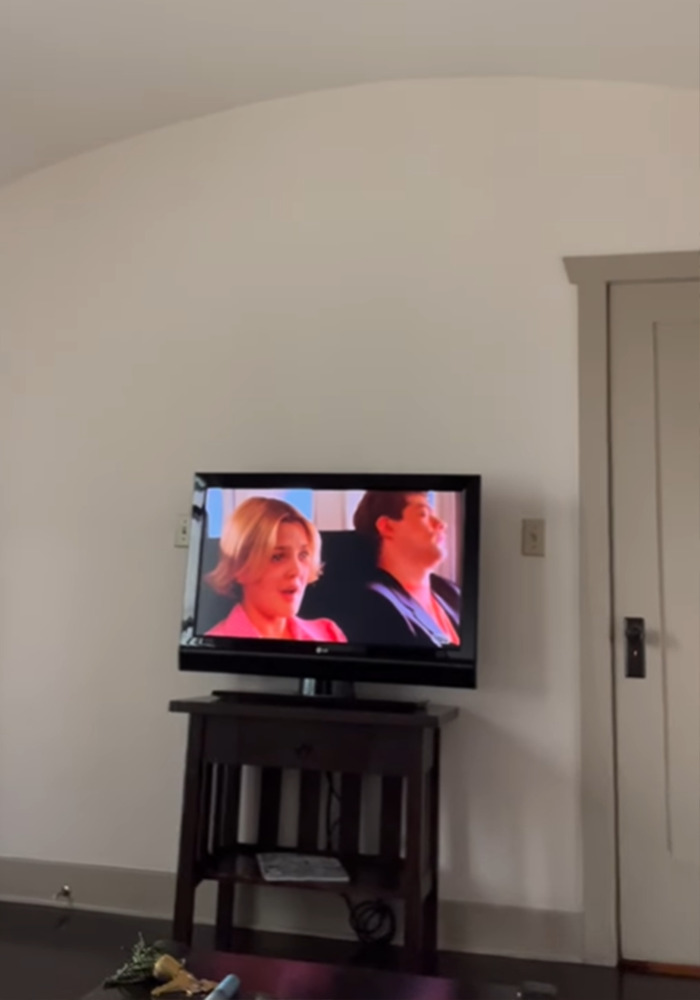 Drew Barrymore’s Home Is Going Viral For How “Normal” It Is Despite Her $125-Million Fortune Drew Barrymore’s Home Is Going Viral For How “Normal” It Is Despite Her $125-Million Fortune