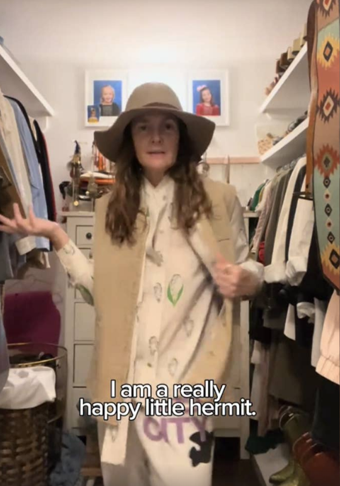 Drew Barrymore’s Home Is Going Viral For How “Normal” It Is Despite Her $125-Million Fortune Drew Barrymore’s Home Is Going Viral For How “Normal” It Is Despite Her $125-Million Fortune