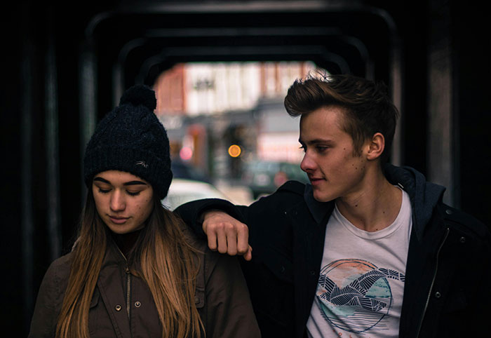 33 Men Reveal The Moment They Realized A Woman Couldn't Care Less About Them