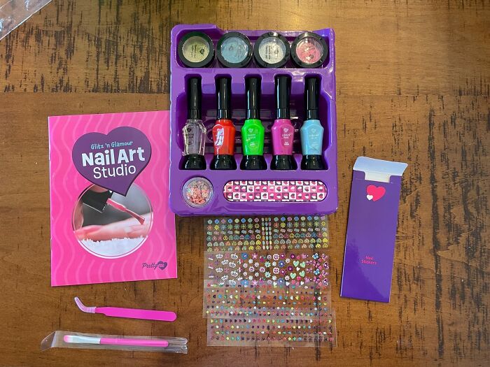 Nail Your Look: Creative Polish Kit For Girls - The Perfect Gift Idea!
