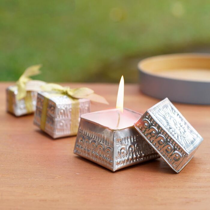 Buzz-Worthy Light: Aluminum Tinned Beeswax Candles, Handcrafted Glow!