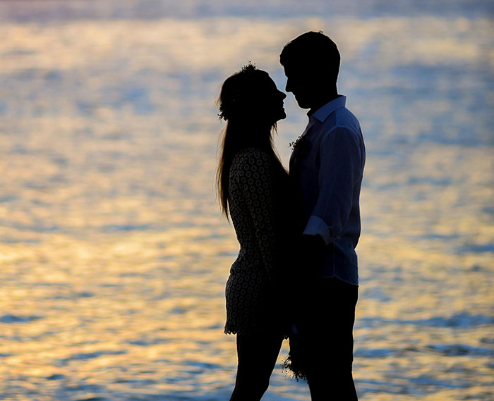 “Still Depressed”: 30 People Share What It’s Like To Have Dated Or Married Millionaires
