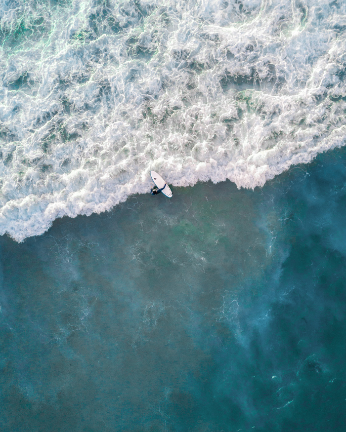 Huge Wave Caused By A Storm Attracted Surfers In Different Parts Of The World To Ride It Together Huge Wave Caused By A Storm Attracted Surfers In Different Parts Of The World To Ride It Together