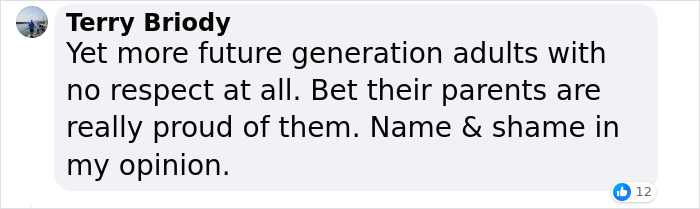 “He’s Got A Long Day”: Police Officer Berates American Tourists Who Can’t Stop Ridiculing King’s Guard “He’s Got A Long Day”: Police Officer Berates American Tourists Who Can’t Stop Ridiculing King’s Guard